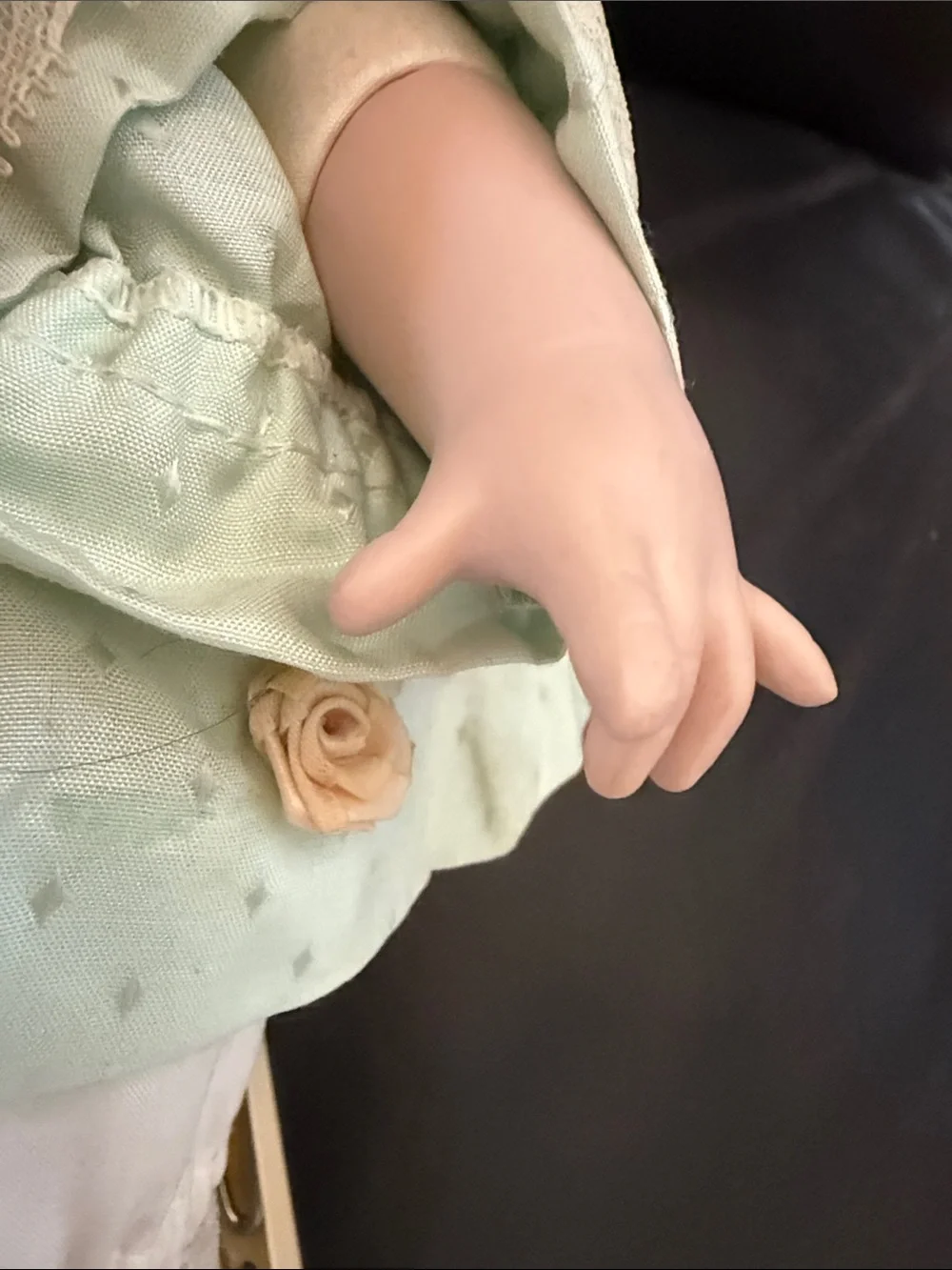 Goebel Collector Porcelain Doll Dolly Dingle Musical with Tag & a Stand 1989